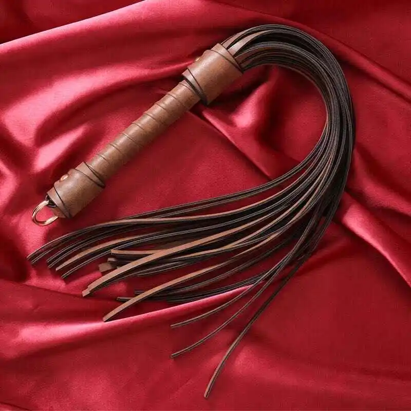 西檬之家Brat属性是什么?字母圈新人如何安全入圈
Brat不同于传统顺从,通过顽皮抗拒吸引 Dom,核心在于被征服的期待。本文解析 Brat 心理与 SS C 原则,详解红绿灯安全词设置,助你理性探索字母圈。 一